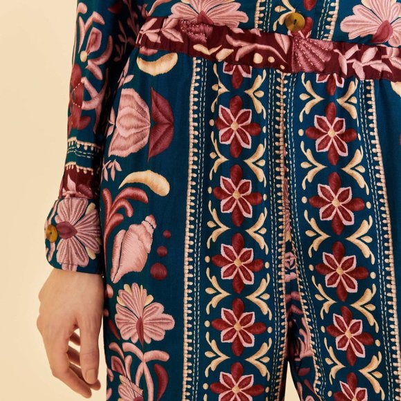 FARM Rio Teal Seashell Tapestry Elastic Waist Cargo Pants Size Small - Picture 4 of 12